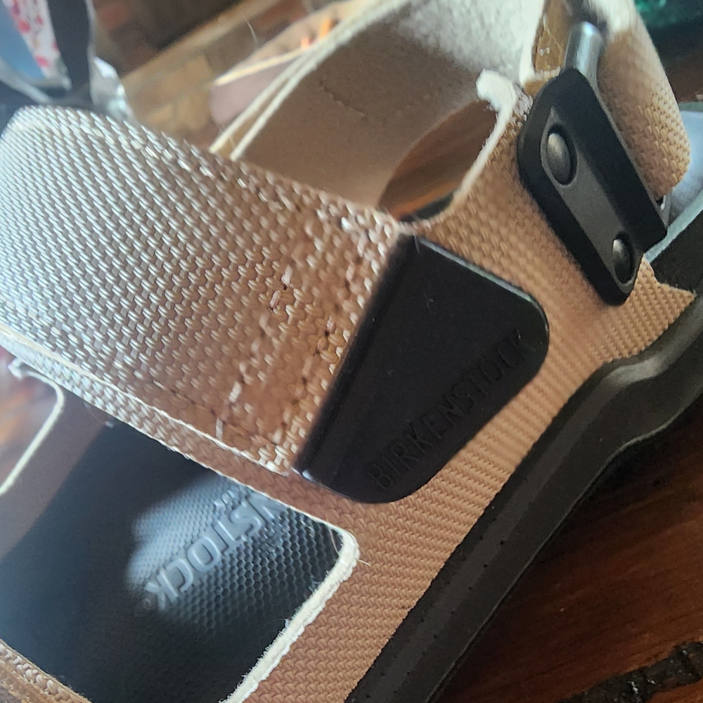 Mens Birkenstock Tan and Black Sandals with Adjustable Straps - Picture 4 of 5
